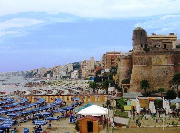 Dolce Casa Di Elena Apartment Nettuno Bagian luar foto